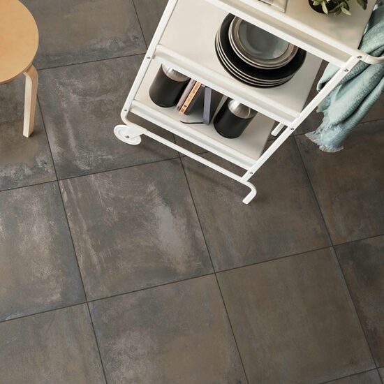 60×60 cm Brillante Cenere / Carving (~208 SEK/m²)